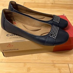 Comfortiva navy flats